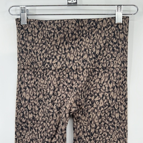 Spanx Leggings Womens Medium Brown Tan Animal Print Cheetah Leopard Seamless - Picture 4 of 8